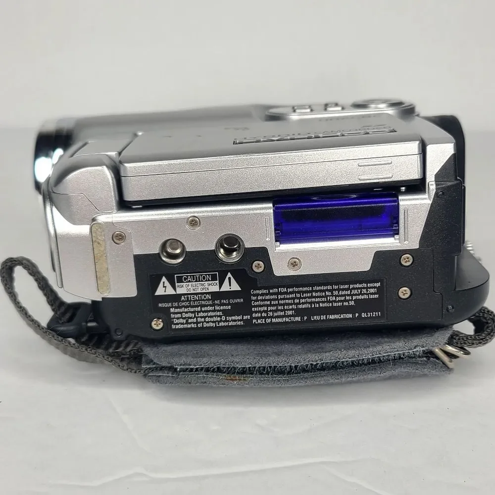 Hitachi‎ DZ-HS300A DVD Hybrid Camcorder with 25x Optical Zoom - Tested